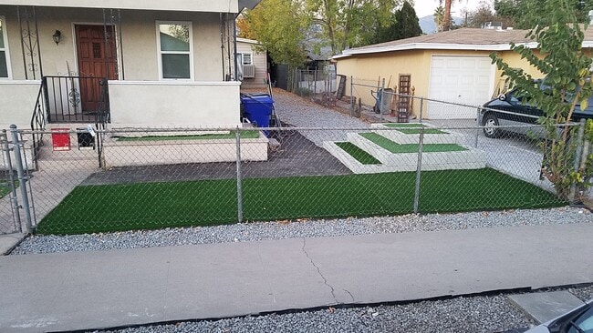 Building Photo - 1120 W 6th St