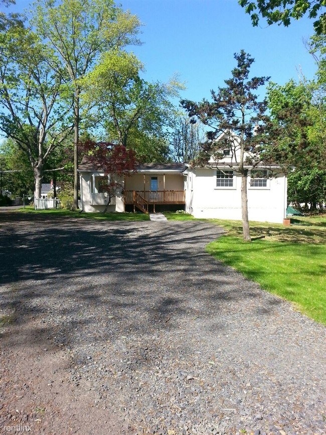 Building Photo - 850 Almshouse Rd
