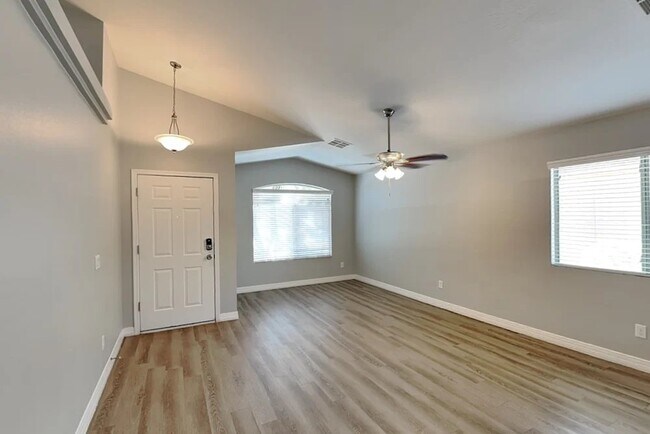 Foto del edificio - 1836 S 106th Ave