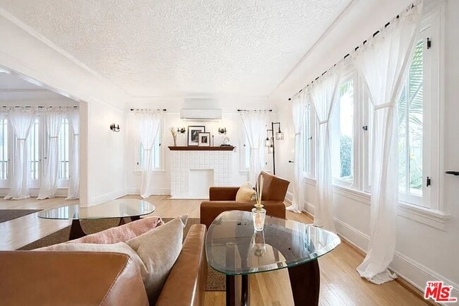 Building Photo - 837 5th St