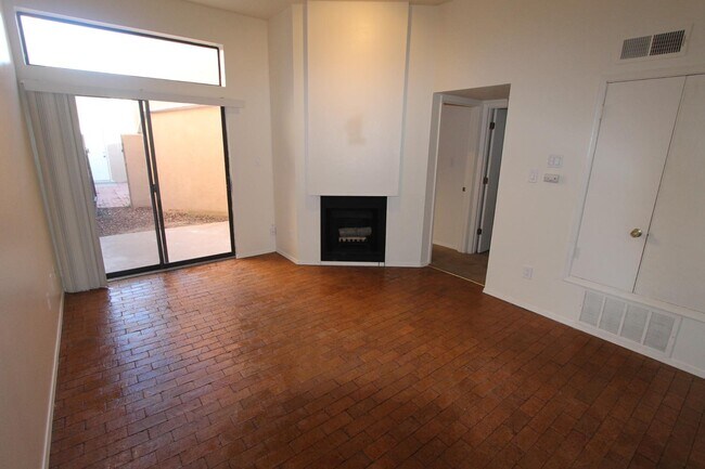 Foto del edificio - 5320 Heritage Way NE