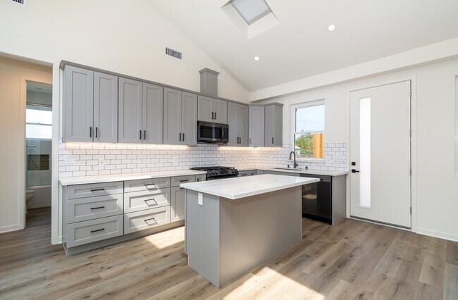 Foto del edificio - 6402 Kenwater Pl