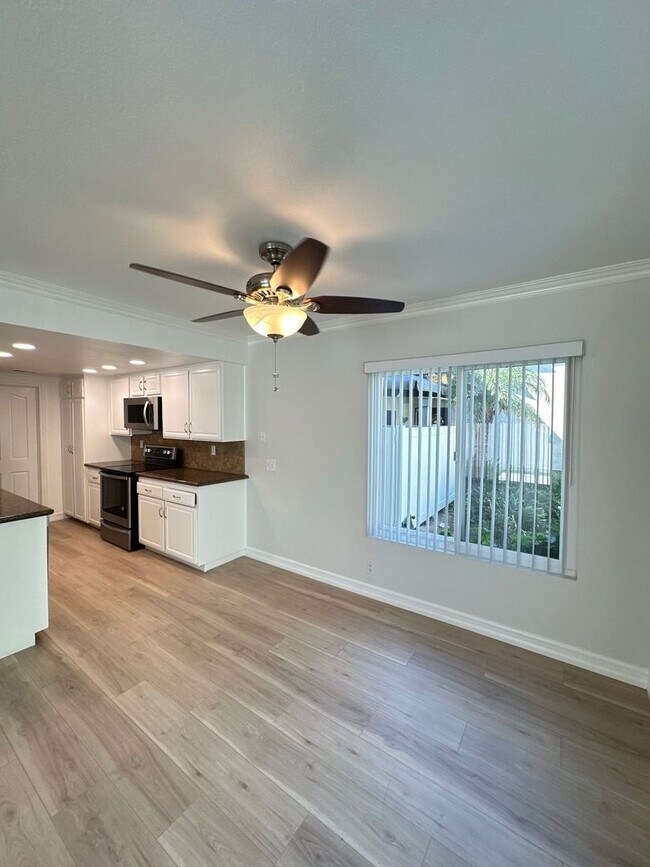 Building Photo - 3 Bedroom Tustin Condo - Recently Renovated - 2 Car Gar - Beautiful!!!!!