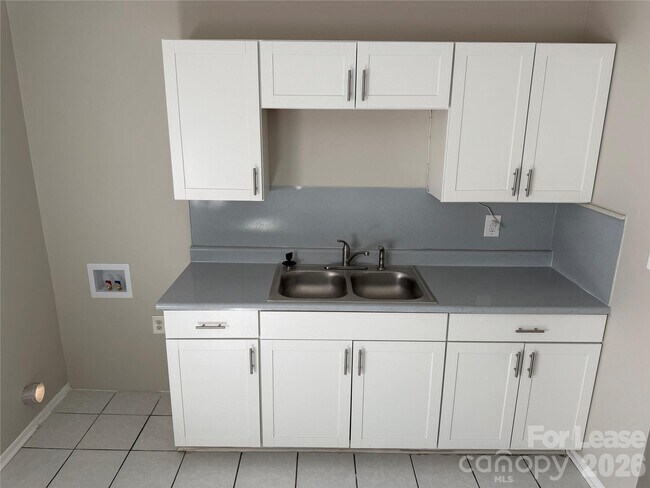 Foto del edificio - 2544 Abelwood Rd