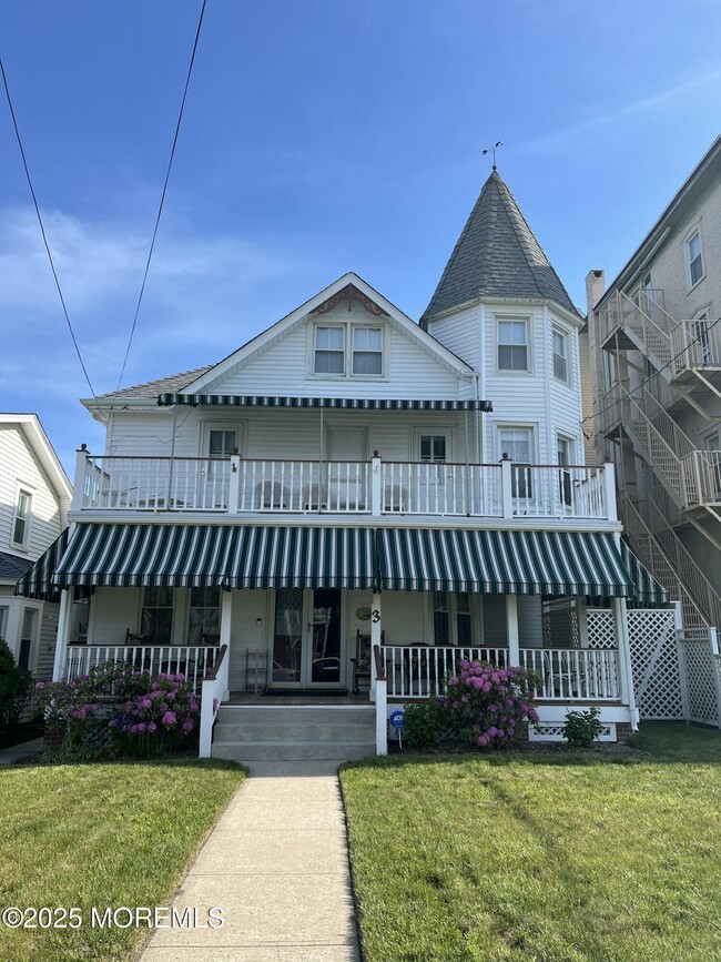 Building Photo - 3 Bath Ave