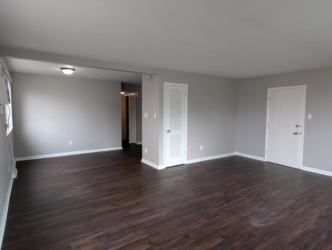 Building Photo - 110 Cromwell Pl