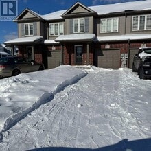 Building Photo - 218 Heron St