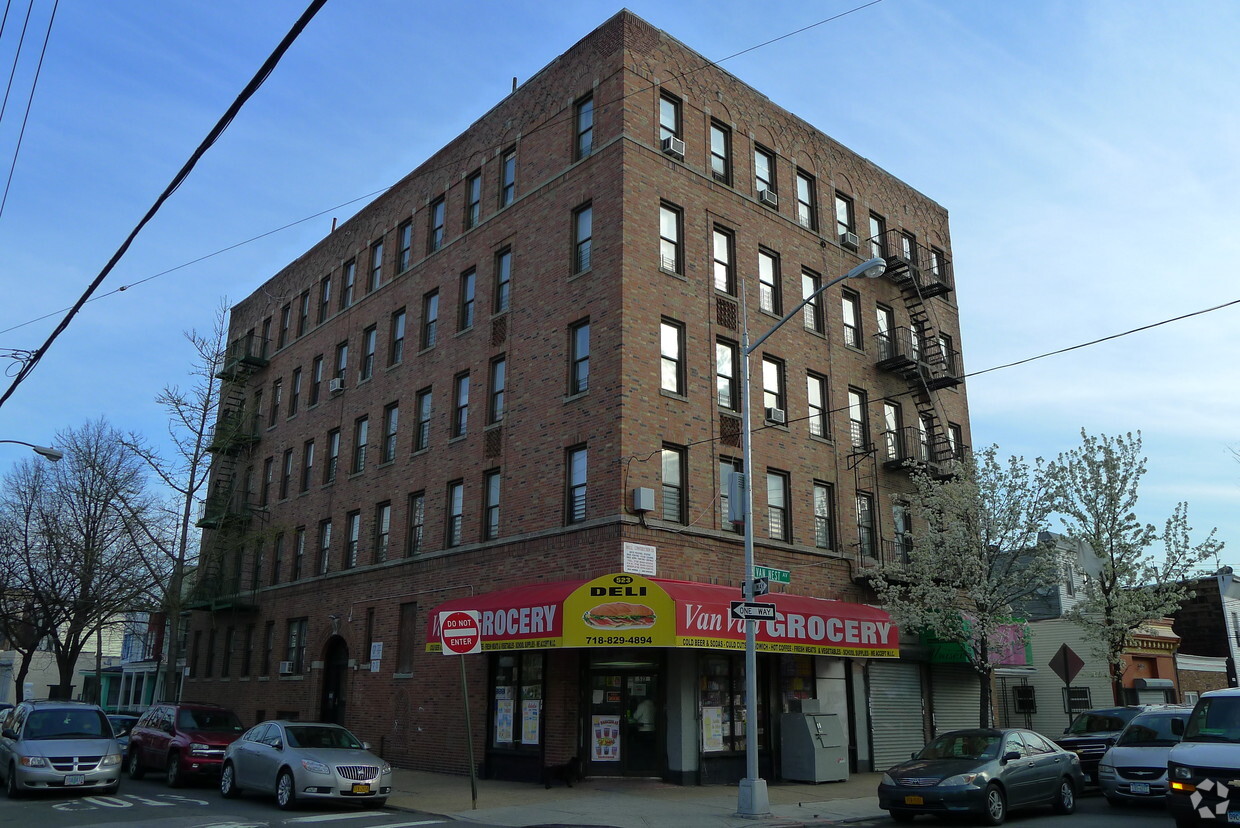 Foto del edificio - 1704 Van Buren St