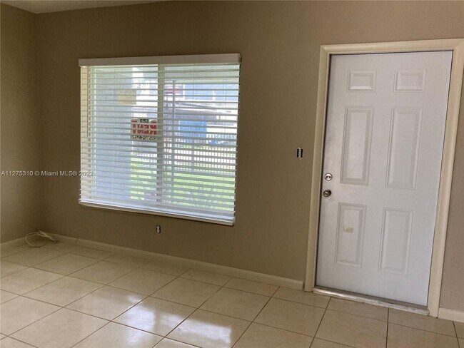 Foto del edificio - 3170 NW 38th St