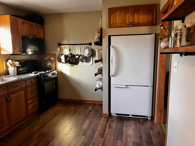 kitchen - 1612 E 88th St