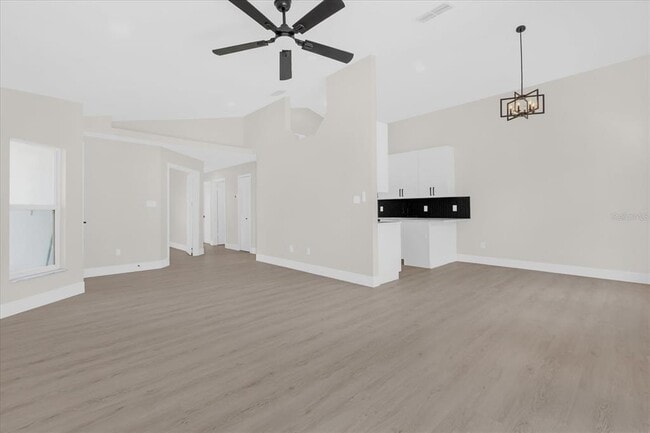 Foto del edificio - 350 Lakebreeze Cir