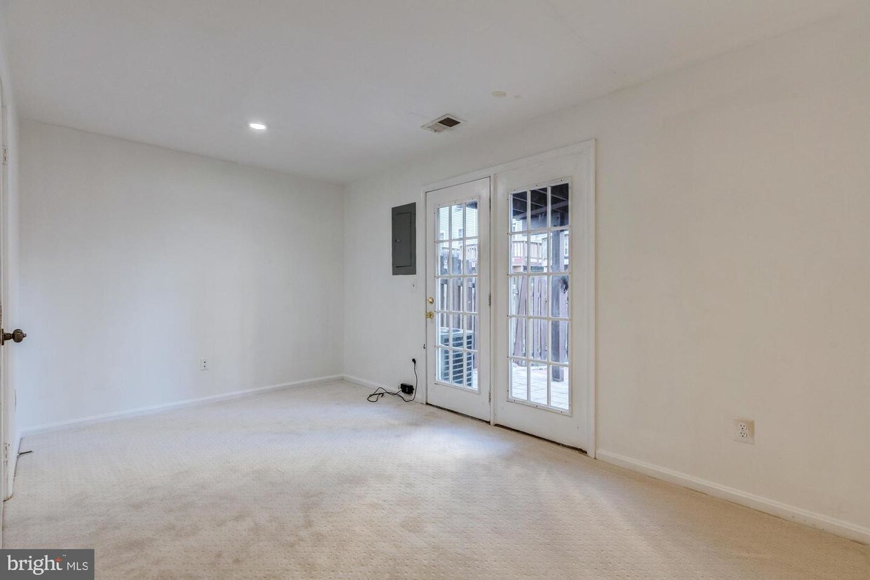 3004 Colonial Springs Ct, Alexandria, VA 22306 Townhome Rentals in