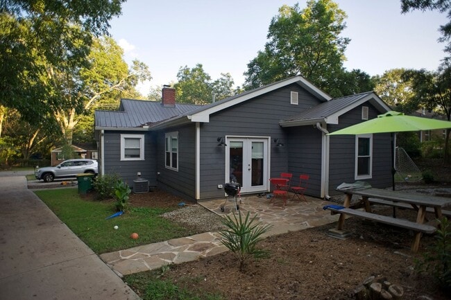 Building Photo - Normaltown home, a Charming 3 bedroom/ 2 bathroom Home Close to UGA and Hospitals!