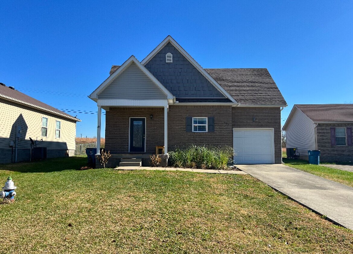 Foto principal - 205 Southern Lake Dr