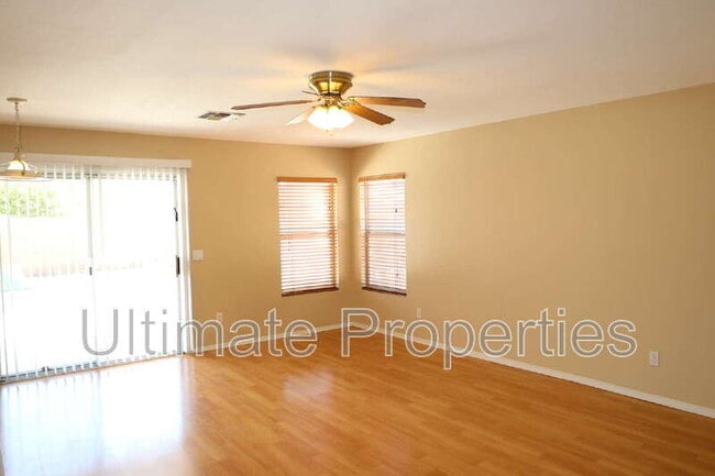 Foto del edificio - 12237 W Larkspur Rd