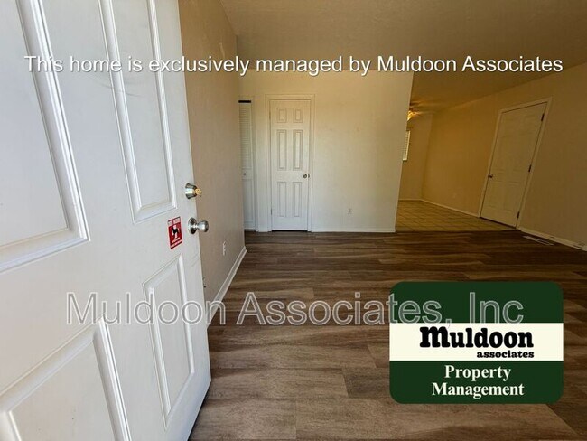 Foto del edificio - 4430 Drummond Cir