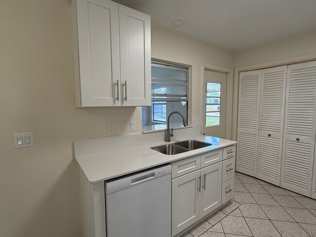 Cocina 3 - 209 Phoenetia Dr