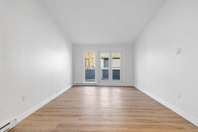Photo du bâtiment - TWO BEDROOM APARTMENT AVAILABLE IN THE HEART OF DARTMOUTH