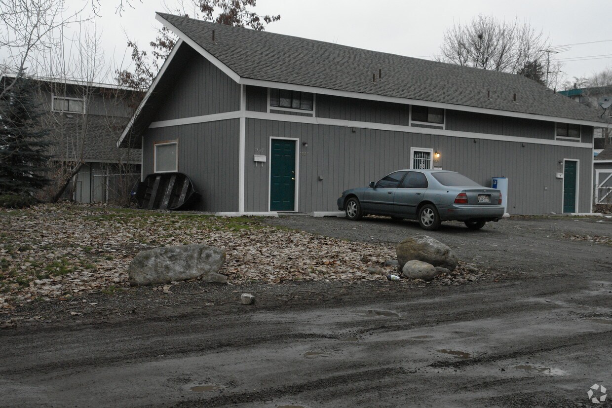 Primary Photo - 3021-3031 E Jackson Ave