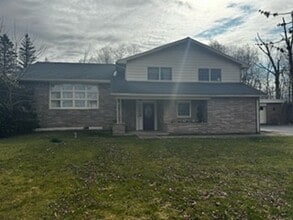 Building Photo - 818 Griffin Pond Rd