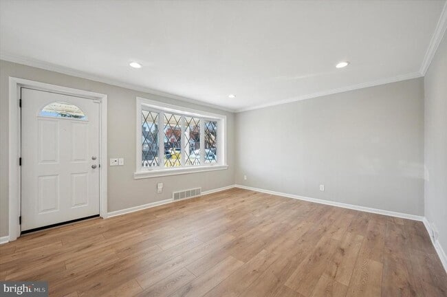 Foto del edificio - 421 Lawrence Rd