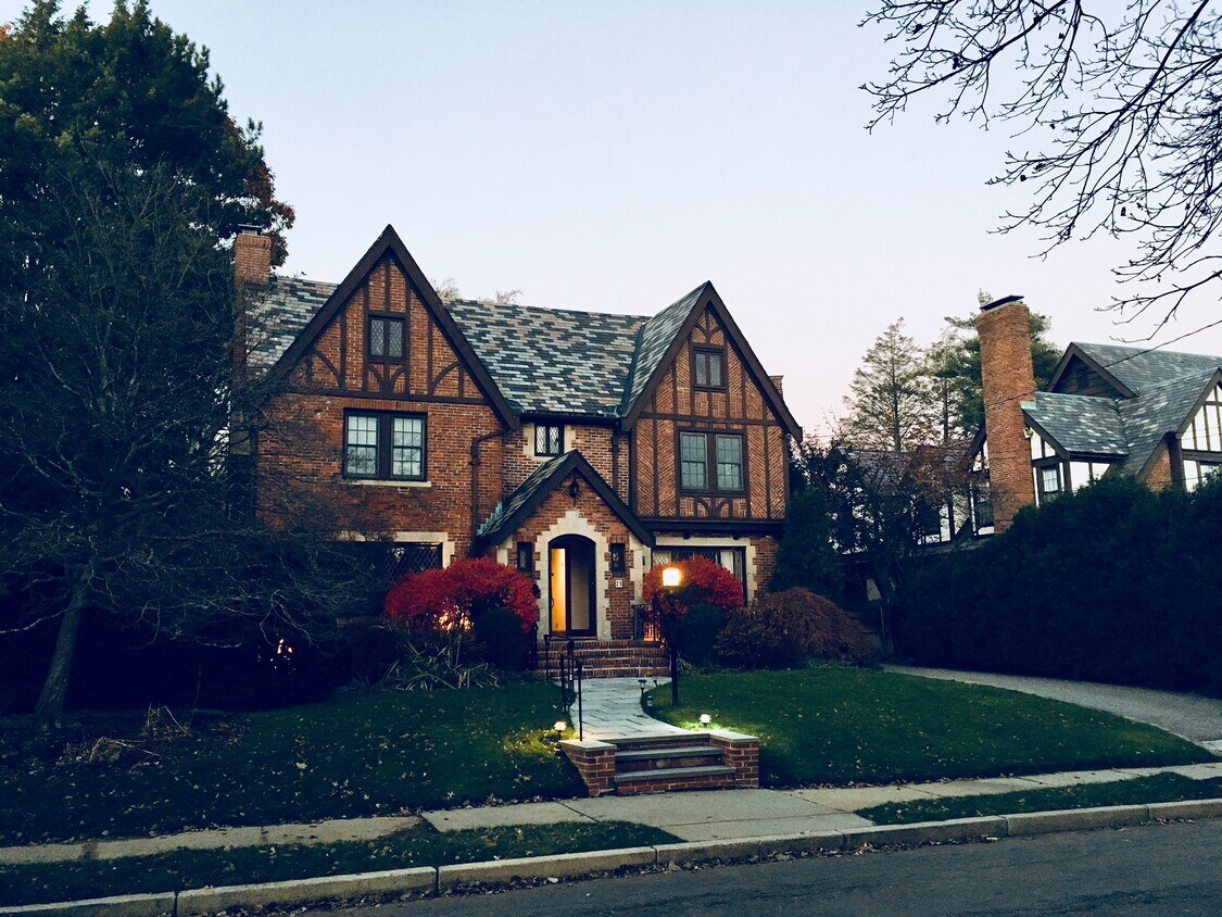 Primary Photo - 25 Montrose St