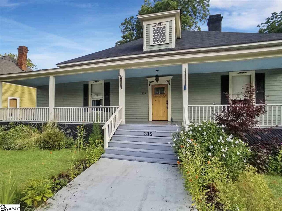 Primary Photo - 215 E Franklin St