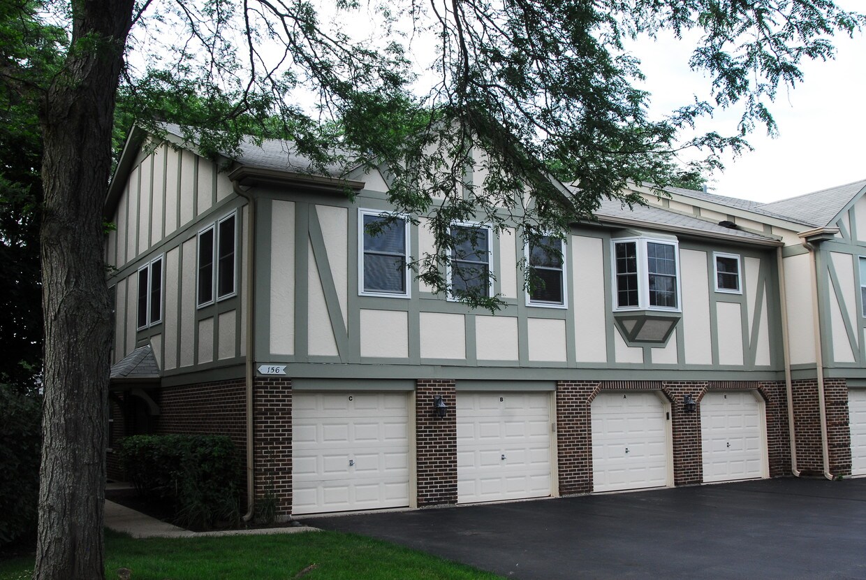 Primary Photo - 156 W Golf Rd