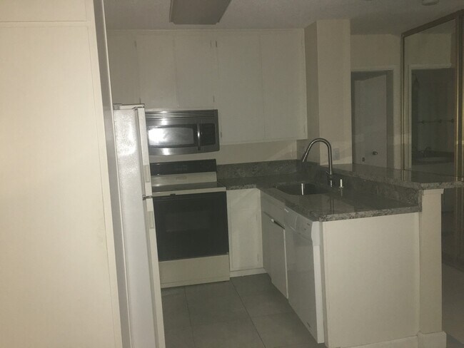 Building Photo - ***$1000 Move-in special***Upgraded One Be...