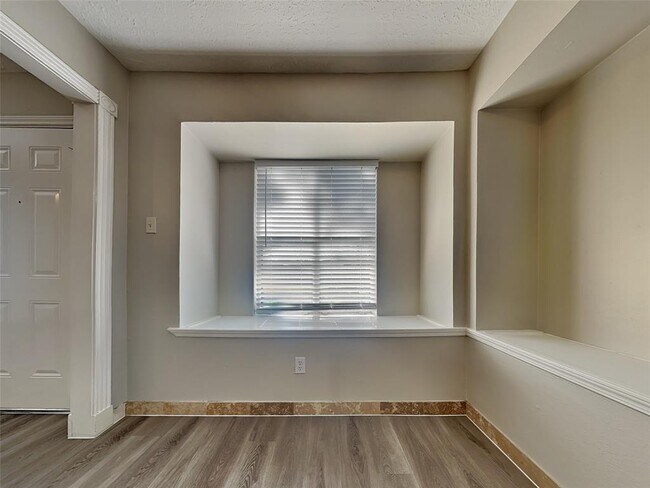 Building Photo - 10111 Fernstone Ln