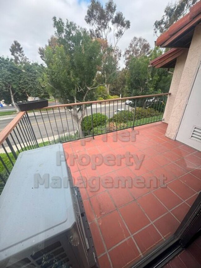 Building Photo - 3 Bedroom, 2 Bath Beautiful Carlsbad Home ...