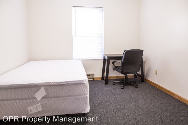 Foto del edificio - 6 br, 2 bath Room For Rent - 110 Comstock Ave