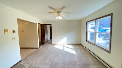 Building Photo - 916 Kings Rd