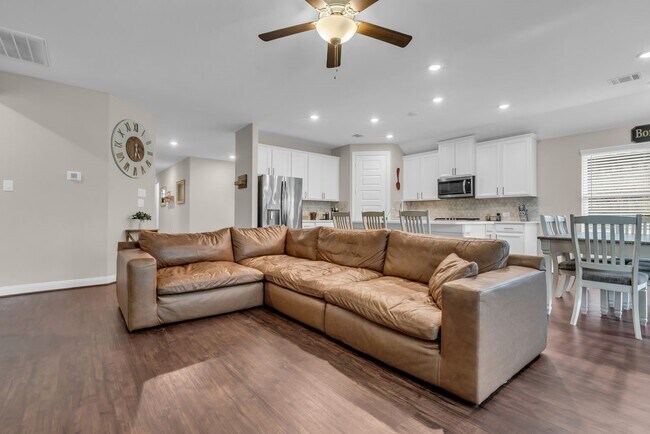 Foto del edificio - 1917 Canyon Live Oak St