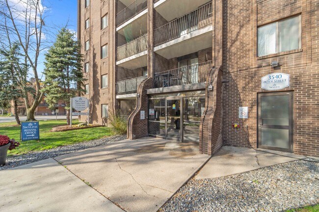Photo du bâtiment - Frances Tower Apartments