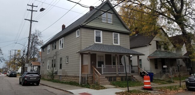 Foto del edificio - 4420 Bush Ave