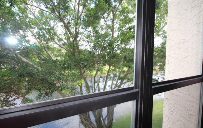 Foto del edificio - 9230 Lagoon Pl