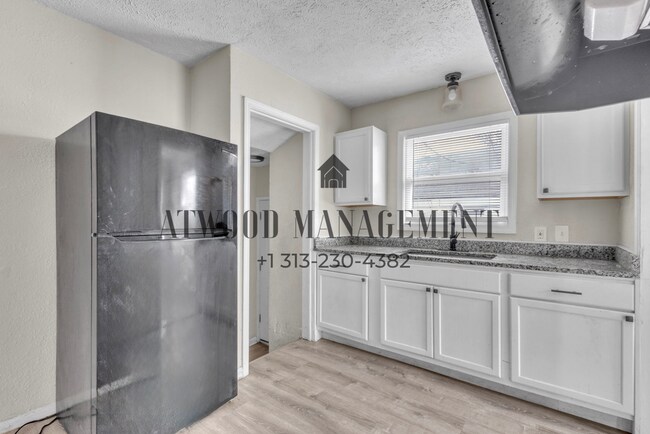 Foto del edificio - This beautifully updated 3-bedroom, 1-bath single-family home is ready for move-in!
