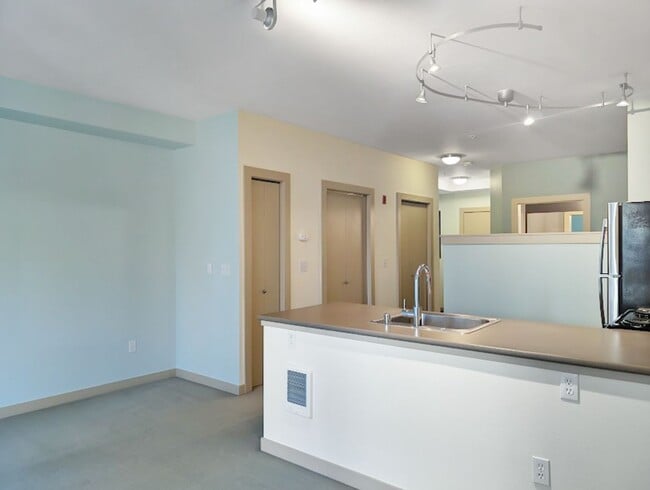 Building Photo - 1410 E Pine St