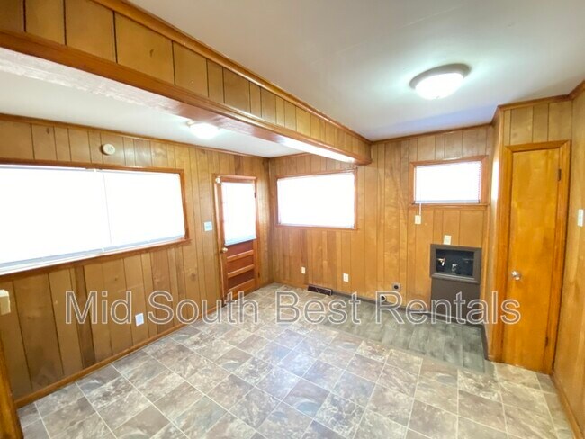 Foto del edificio - 4033 Woodburn Dr