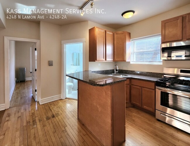 Foto del edificio - Perfect Portage Park Rehabbed 2 bed with H...