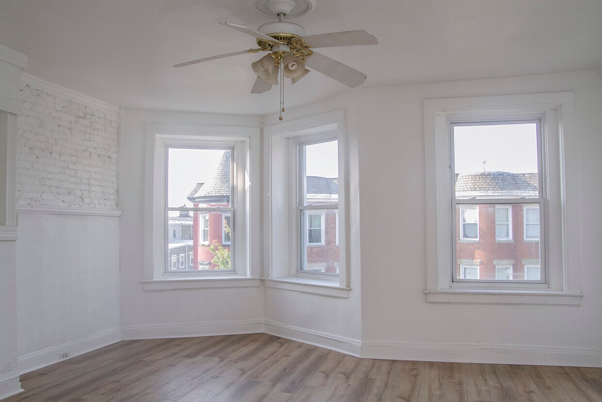 Living room - 804 Newington Ave