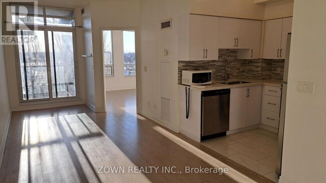 Building Photo - 388 Prince of Wales Dr