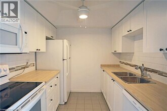 Building Photo - 107 Bagot St