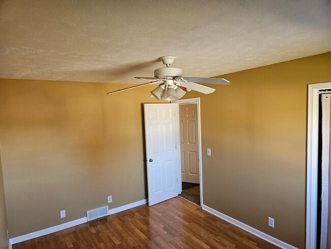 Foto del edificio - 11327 Camden Ave