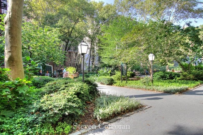 Building Photo - 5 Tudor City Pl