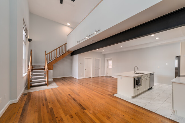 Building Photo - 43 E Fort Ave