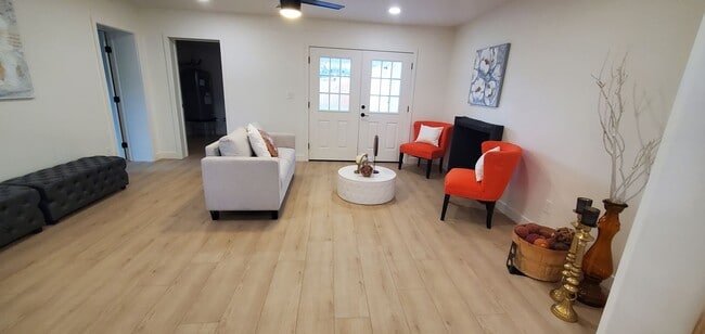 Building Photo - UPDATED 3 BED, 2 BATH OASIS IN THE HEART OF PHOENIX! GREAT LOCATION!