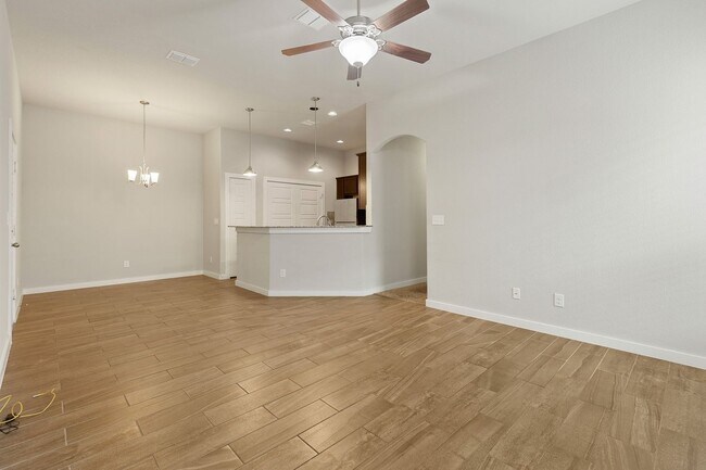 Foto del edificio - LUXURY TOWNHOME LOCATED IN BASTROP, TEXAS!