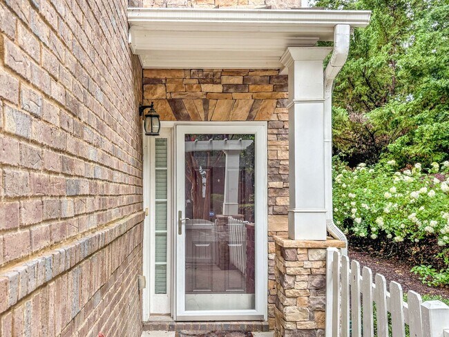 Building Photo - End Unit Townhome - 3BR, 2.5BA with Garage